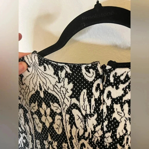 Gabby Skye Black and White Printed Dress - Picture 4 of 5